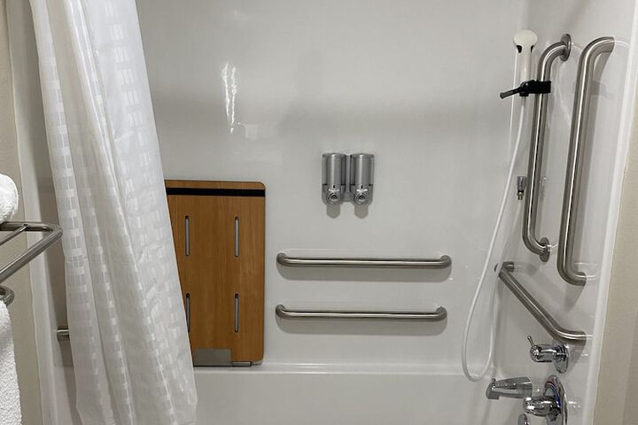Room 11 of 16