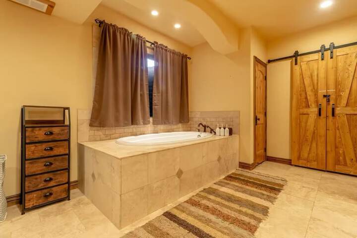 14 Guests 5BR 2BA Game room and Living