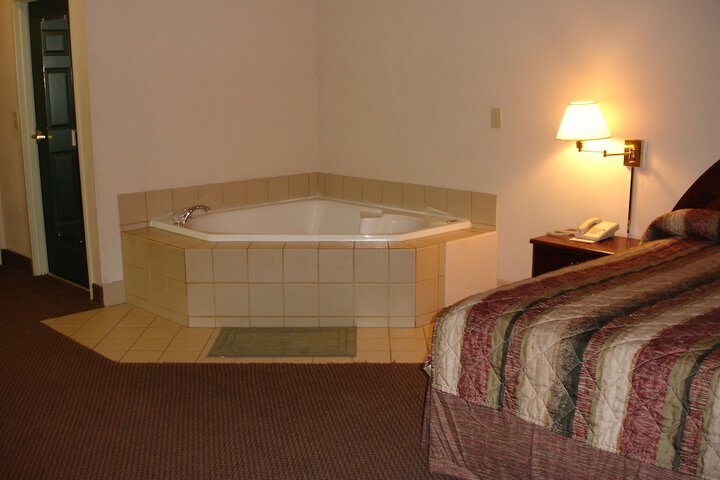 Hot Tub 33 of 34