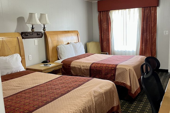 Room 6 of 12