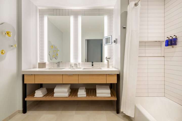 The Viv Hotel Anaheim, a Tribute Portfolio Hotel