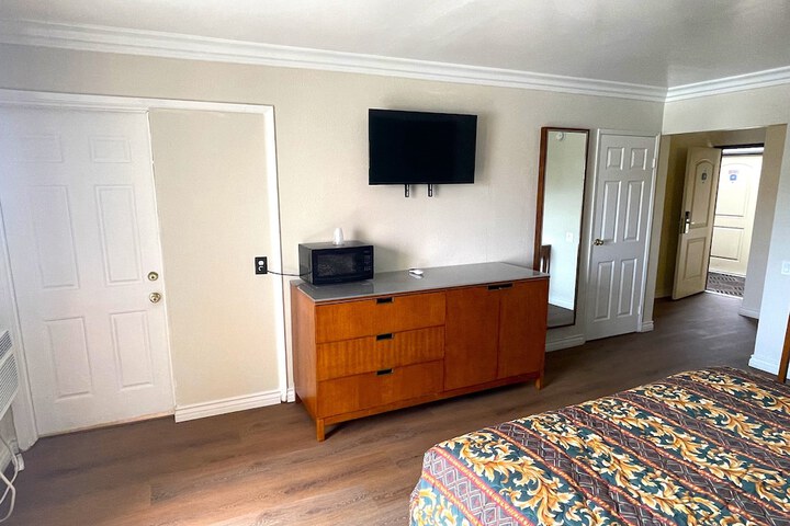 Room 20 of 29