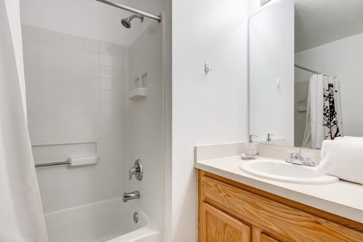 Private Pool in Gated Resort! 4 Bedroom Home by RedAwning