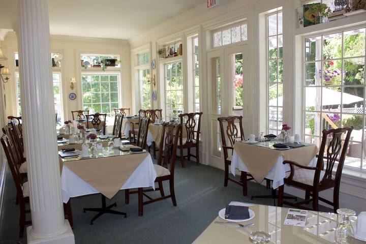 Tattingstone Inn