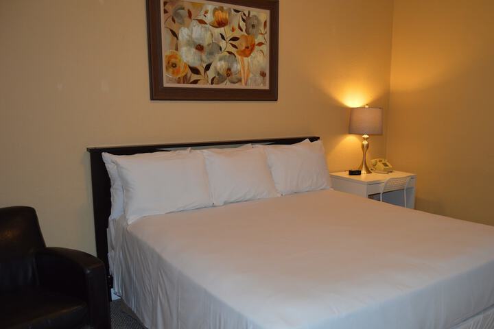 Room 28 of 35
