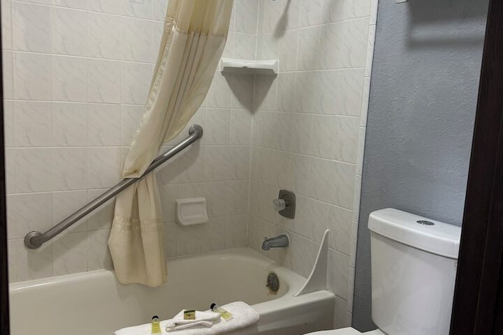 Room 3 of 7