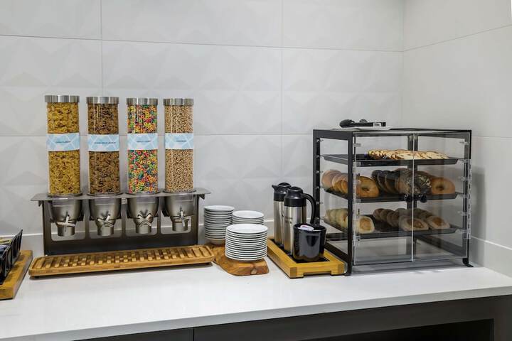 Breakfast/Coffee Service 35 of 48