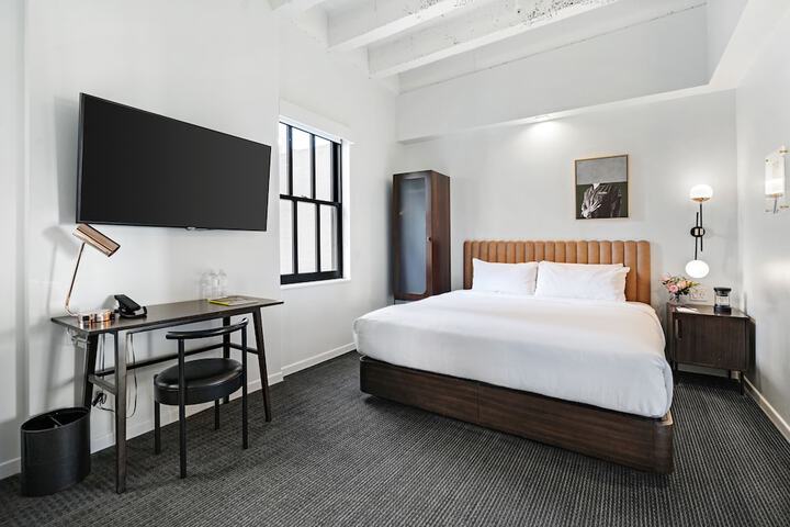 Room 73 of 104
