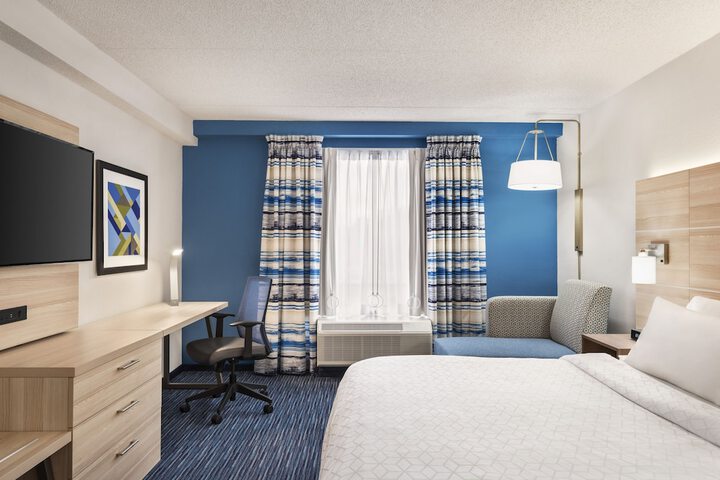 Room 8 of 33
