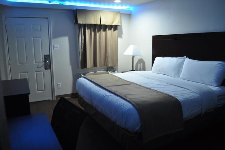 Room 14 of 27