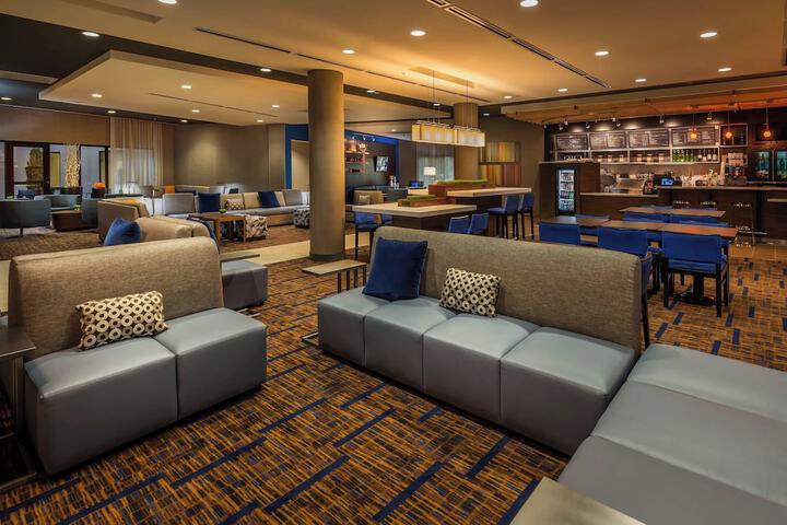 Courtyard Reno Downtown / Riverfront