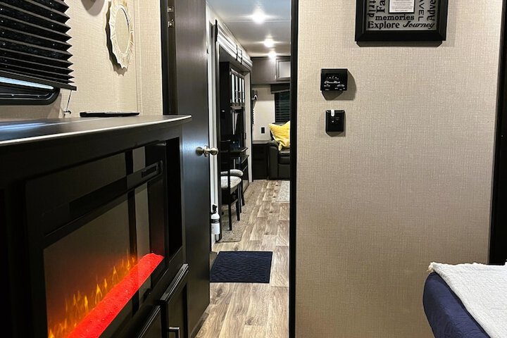 Room 105 of 292