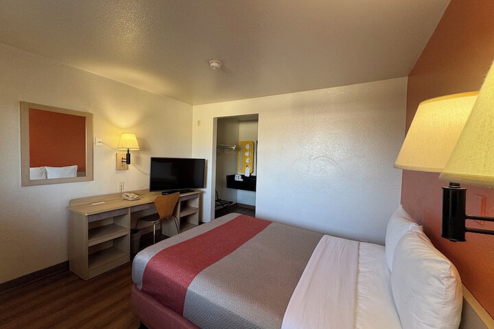 Motel 6 Bellflower CA - Los Angeles