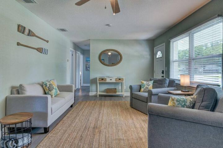 Heated Pool Close to St. Pete Tampa Pet Friendly