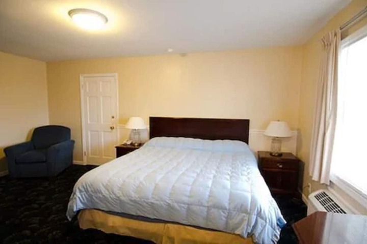 Room 12 of 25