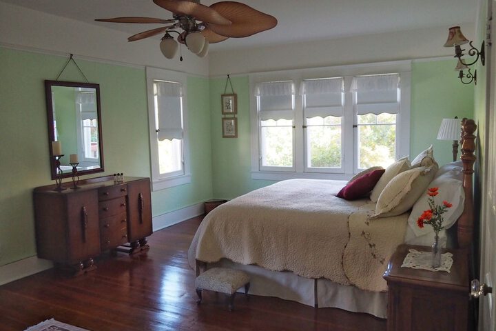 Room 17 of 34