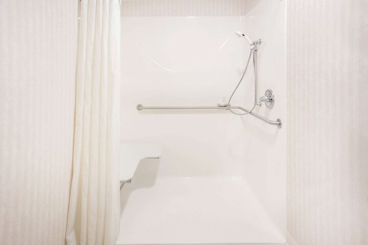 Room 13 of 20