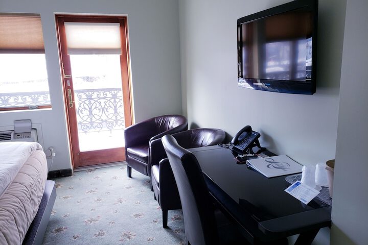 Room 38 of 208