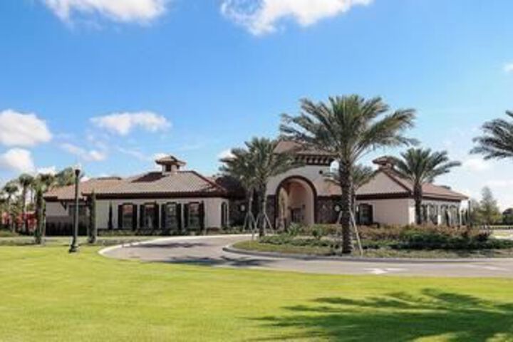 SPACIOUS 10 Bedroom Holiday home by Follow the sun vacation Rentals