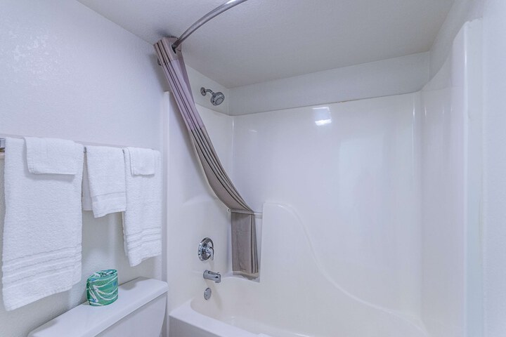 Motel 6 Cleveland TX