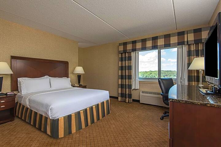Clarion Hotel