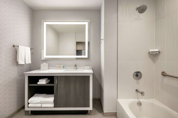 Room 16 of 48
