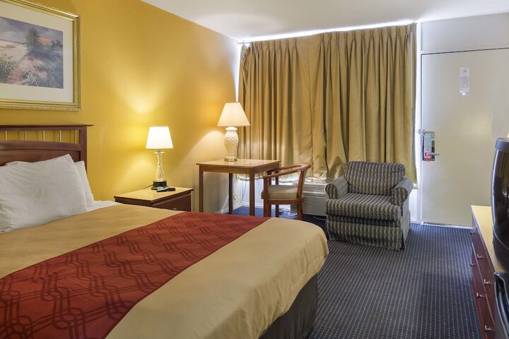 Room 8 of 23