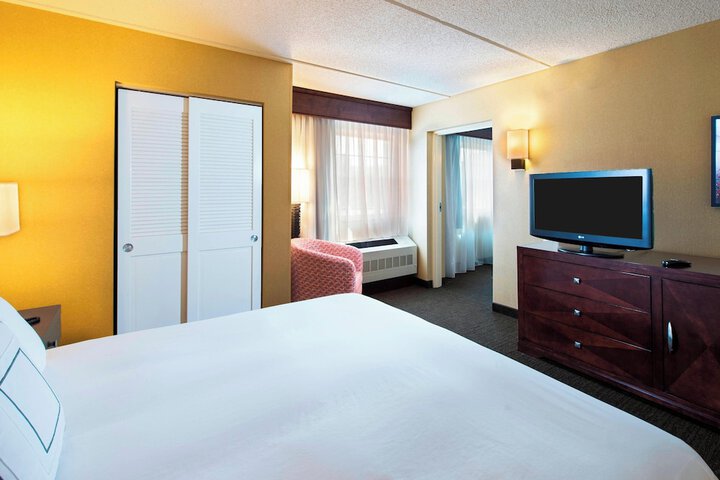 Room 17 of 34