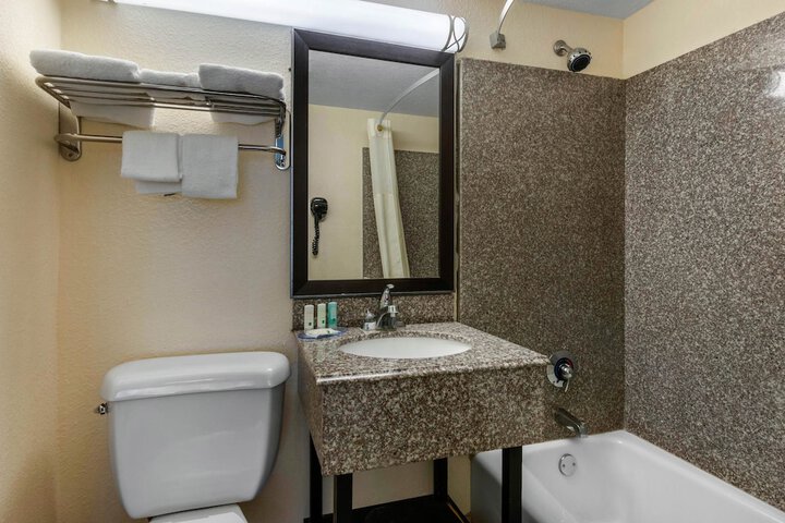 Room 7 of 40