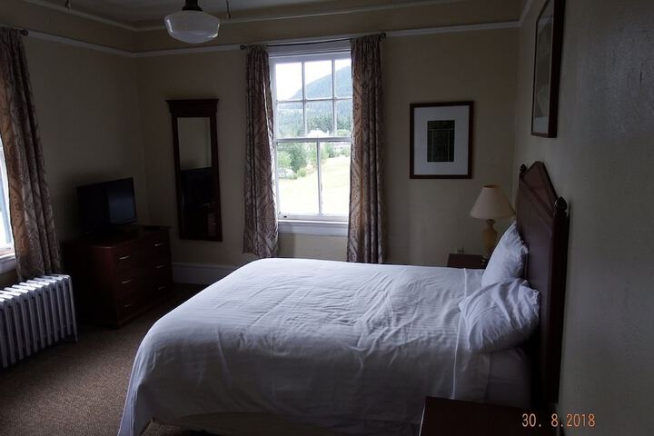 Room 15 of 32