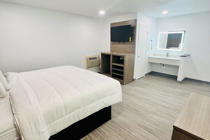 Room 5 of 10