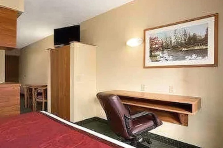 Days Inn & Suites by Wyndham Lafayette IN