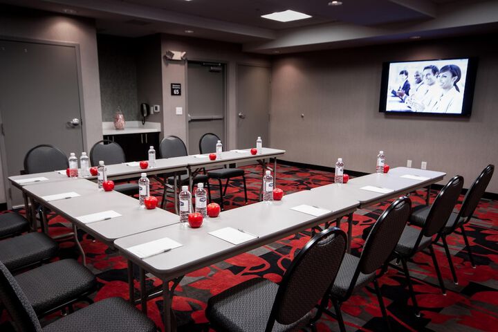 Hampton Inn & Suites Roanoke Airport