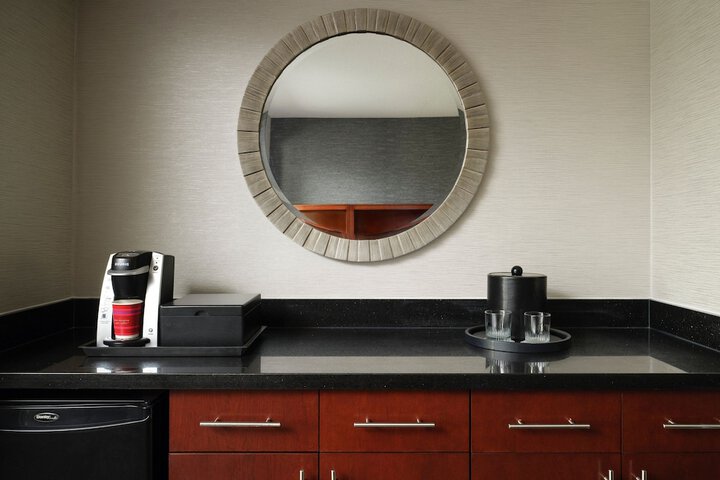 Lounge 62 of 75