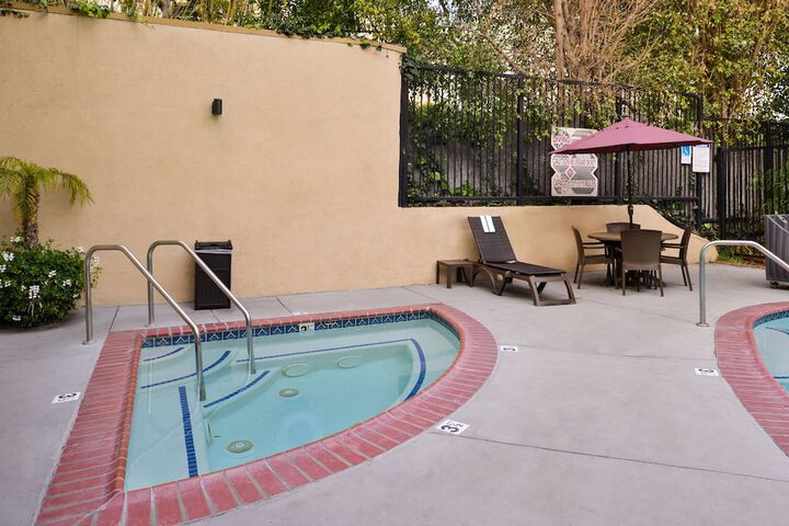 Pool 4 of 37
