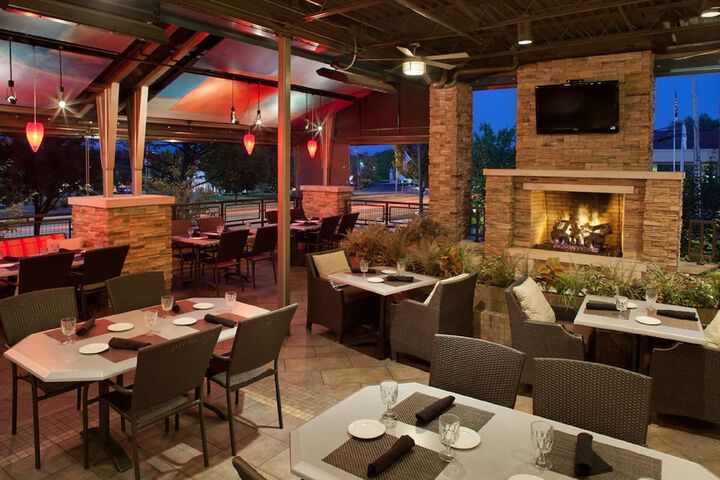 DoubleTree by Hilton Akron Fairlawn