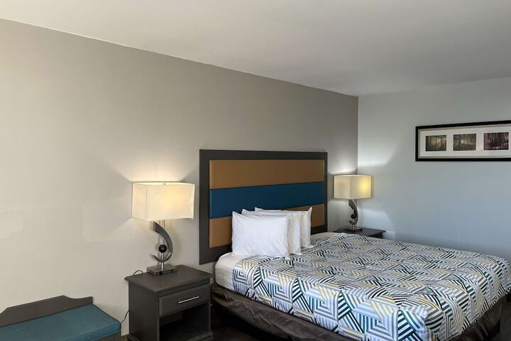 Room 6 of 16