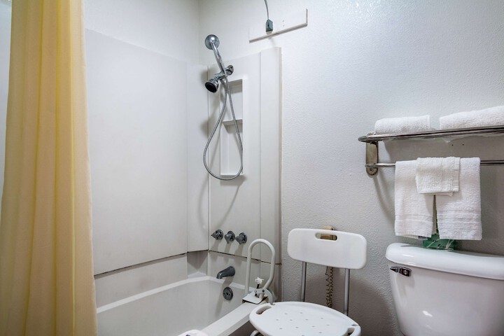 Motel 6 Marshall TX