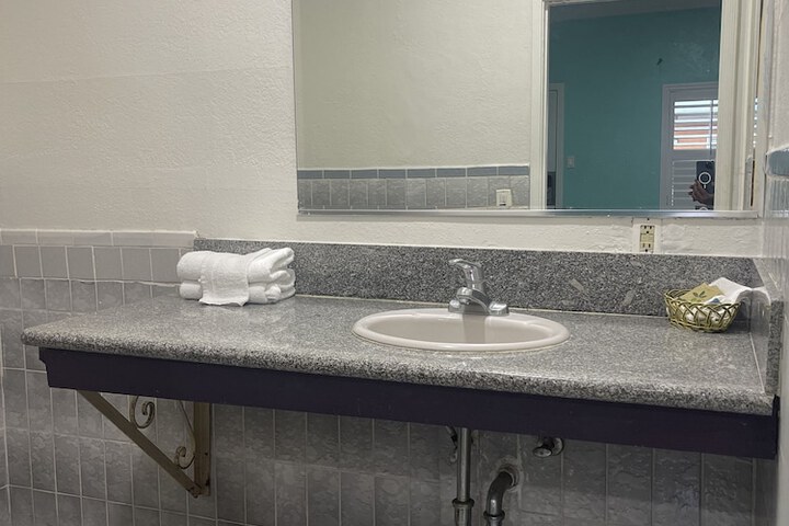 Economy Inn