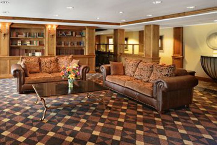 435 Overland Park Place Hotel Closed