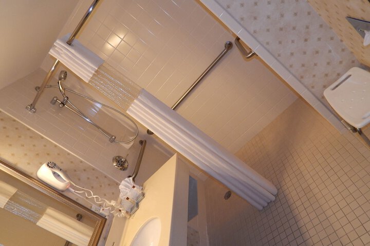 Room 10 of 34
