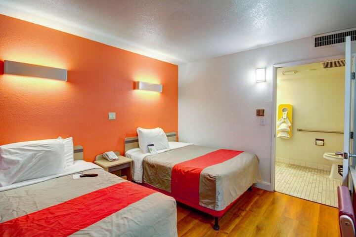 Room 42 of 49