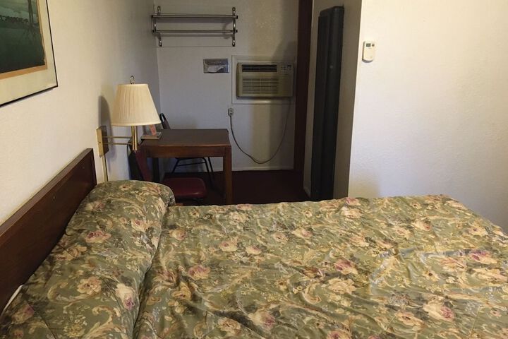 Room 18 of 27
