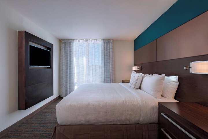 Room 13 of 38