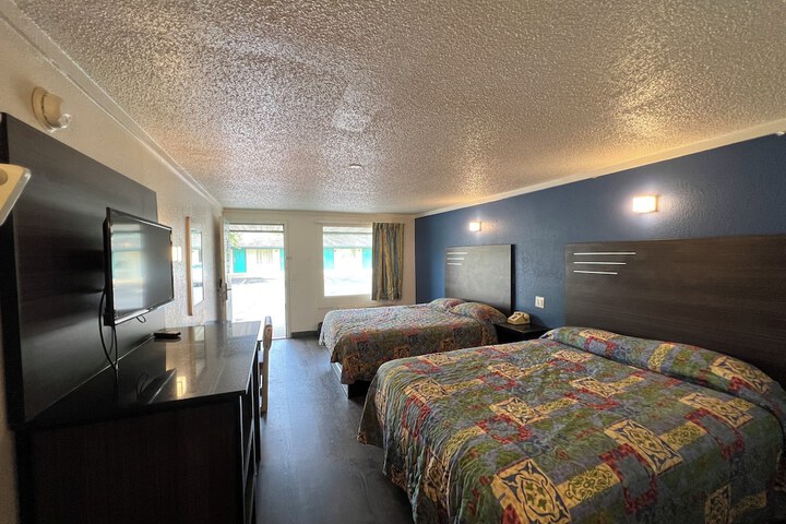 Room 5 of 8