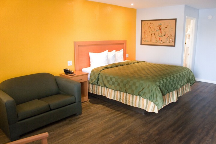 Room 10 of 35