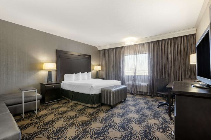 Best Western Plus Midwest Inn