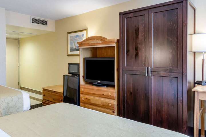 Room 28 of 61