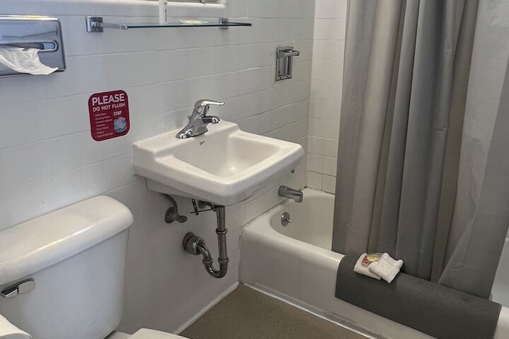 Midtown Inn & Suites