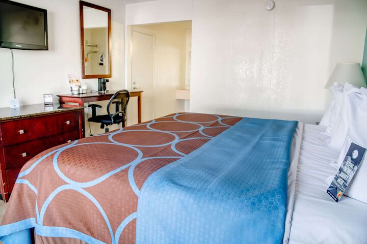 Room 30 of 32